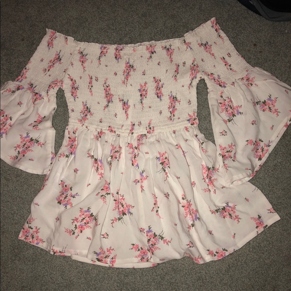 HOLLISTER WHITE FLORAL OFF THE SHOULDER SHIRT